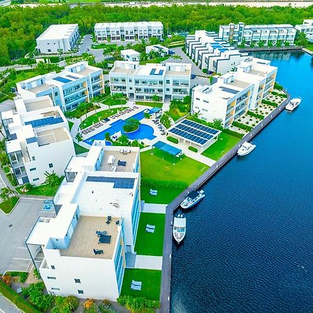 Cayman Luxury Rentals At One Canal Point Джордж Таун Екстериор снимка