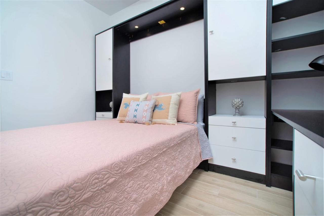 Cayman Luxury Rentals At One Canal Point Джордж Таун Екстериор снимка