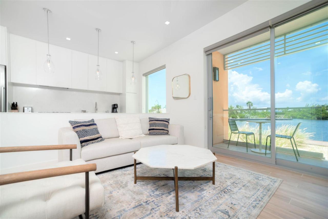 Cayman Luxury Rentals At One Canal Point Джордж Таун Екстериор снимка