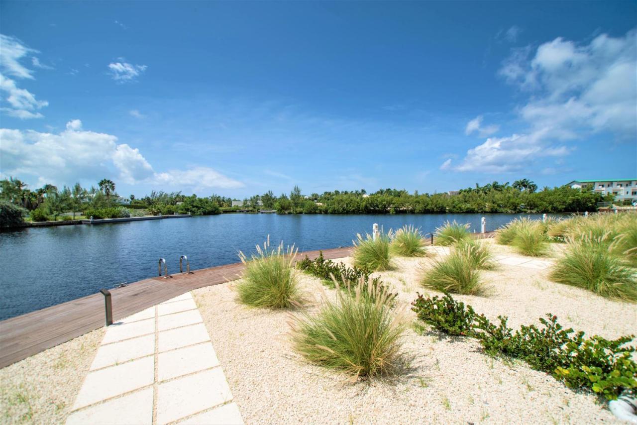 Cayman Luxury Rentals At One Canal Point Джордж Таун Екстериор снимка