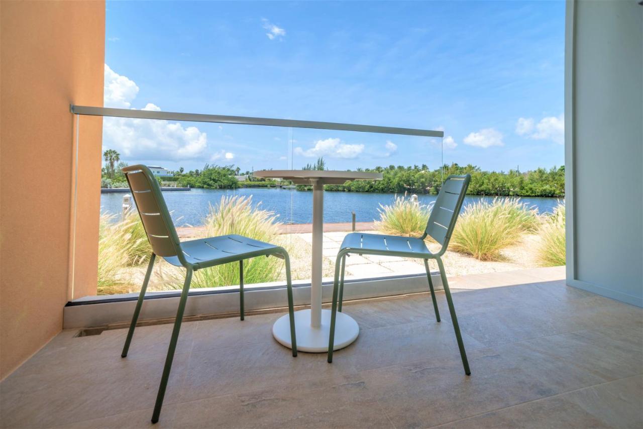 Cayman Luxury Rentals At One Canal Point Джордж Таун Екстериор снимка