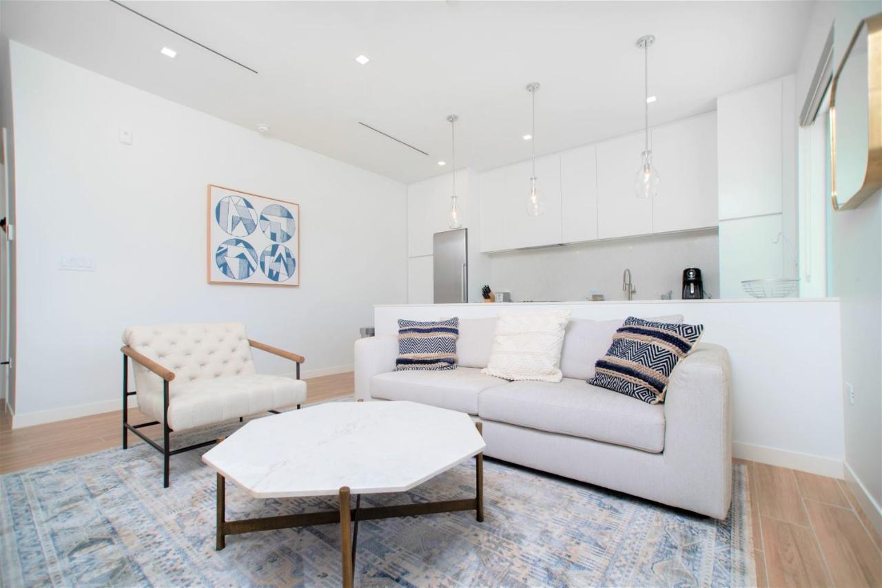 Cayman Luxury Rentals At One Canal Point Джордж Таун Екстериор снимка