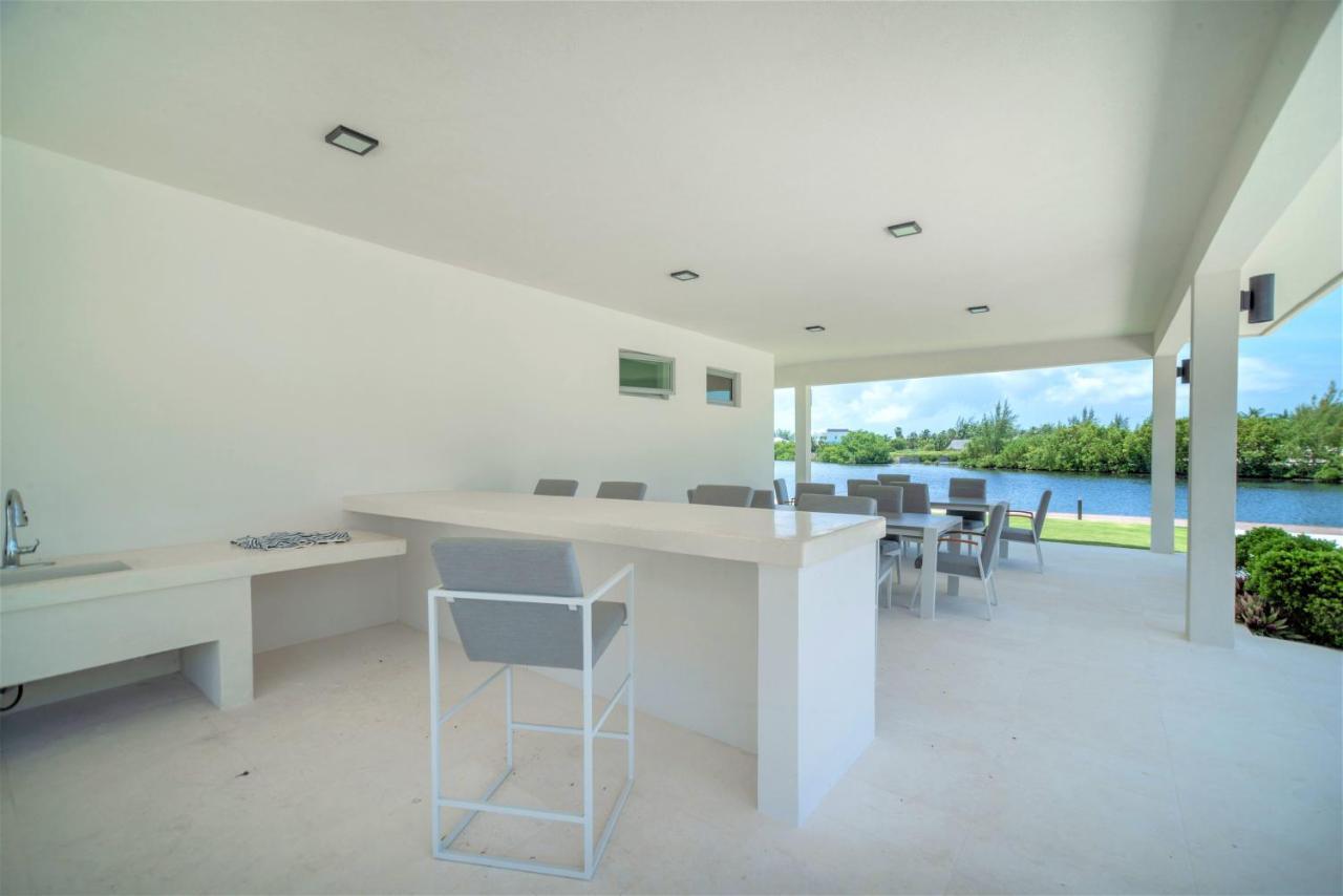 Cayman Luxury Rentals At One Canal Point Джордж Таун Екстериор снимка