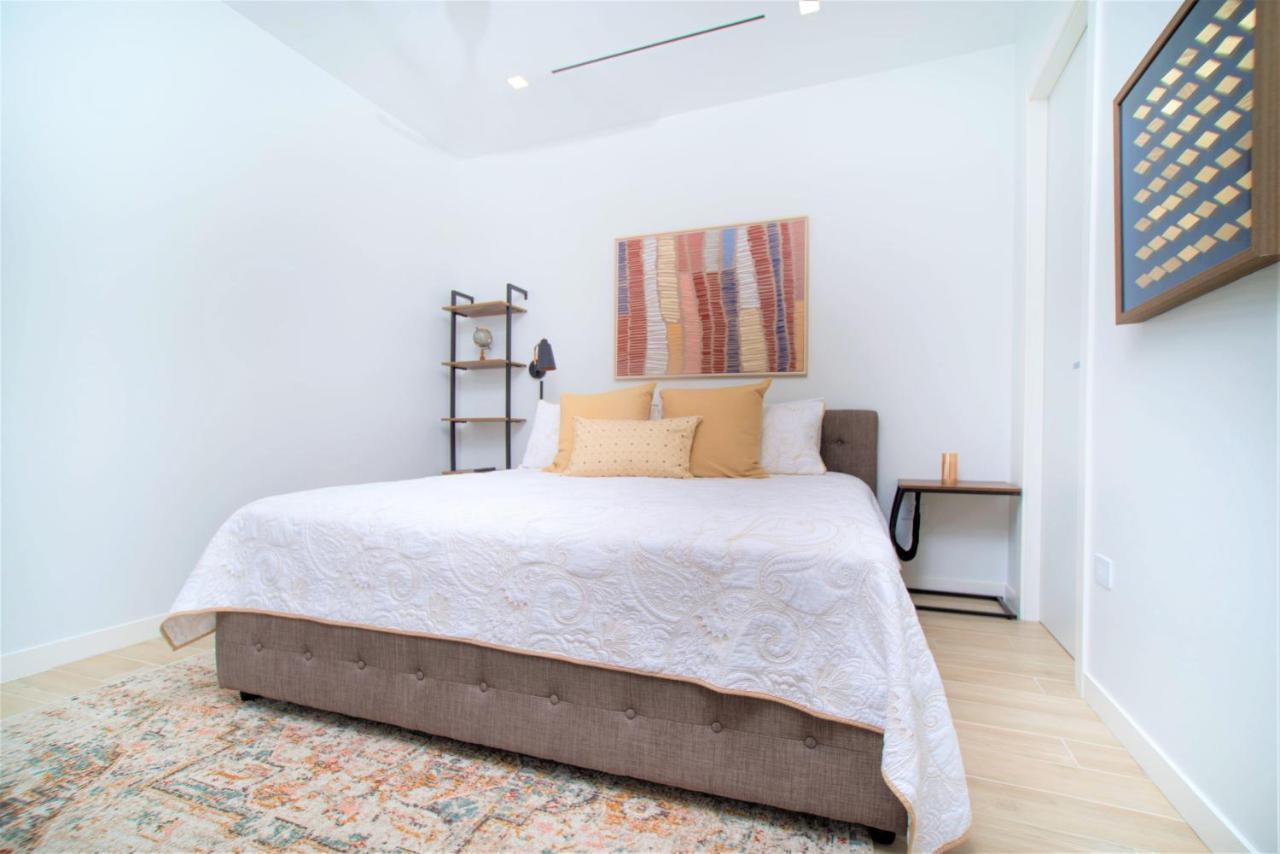 Cayman Luxury Rentals At One Canal Point Джордж Таун Екстериор снимка