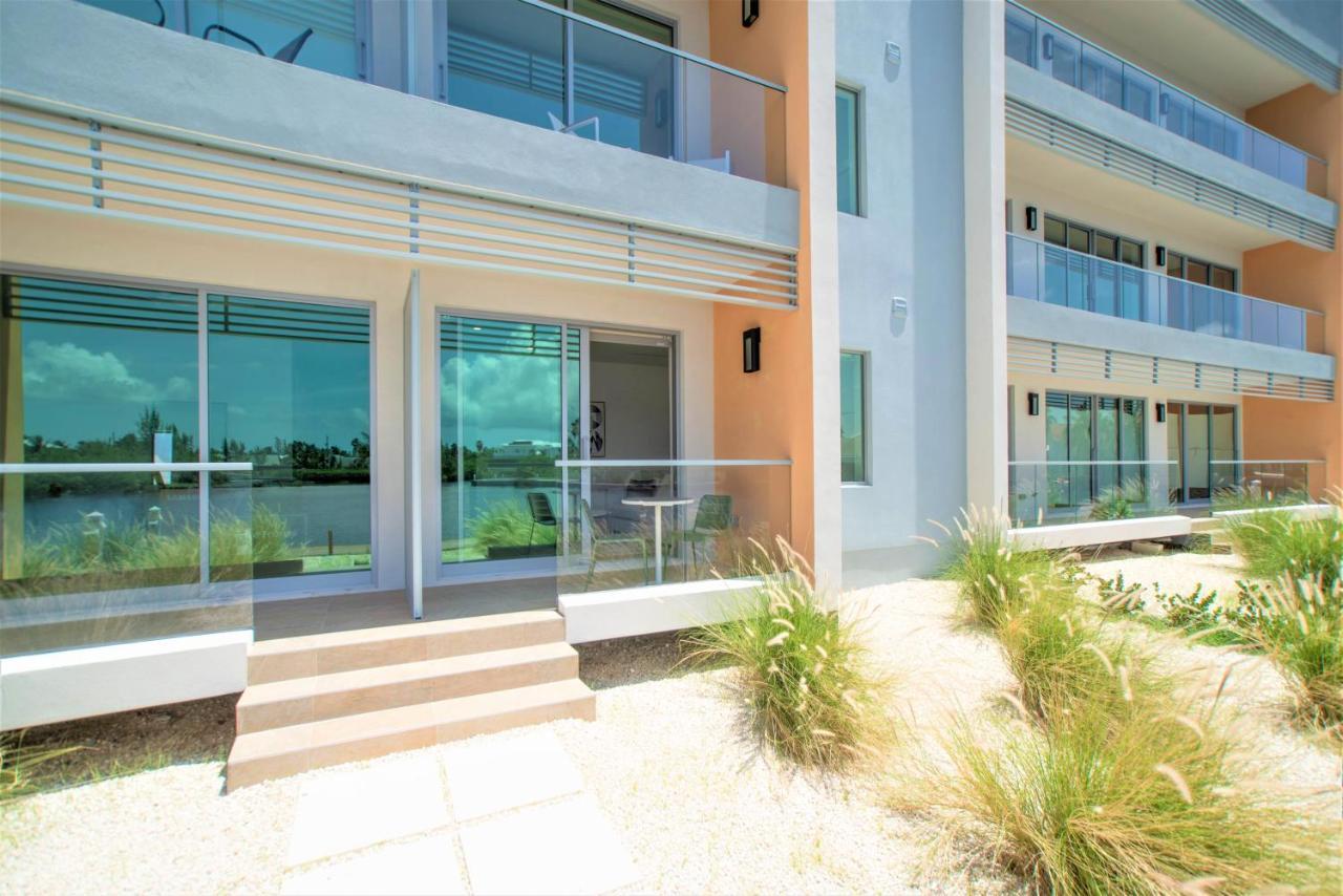 Cayman Luxury Rentals At One Canal Point Джордж Таун Екстериор снимка