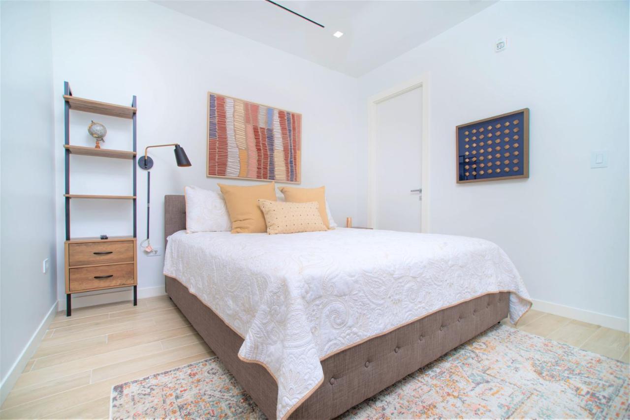 Cayman Luxury Rentals At One Canal Point Джордж Таун Екстериор снимка