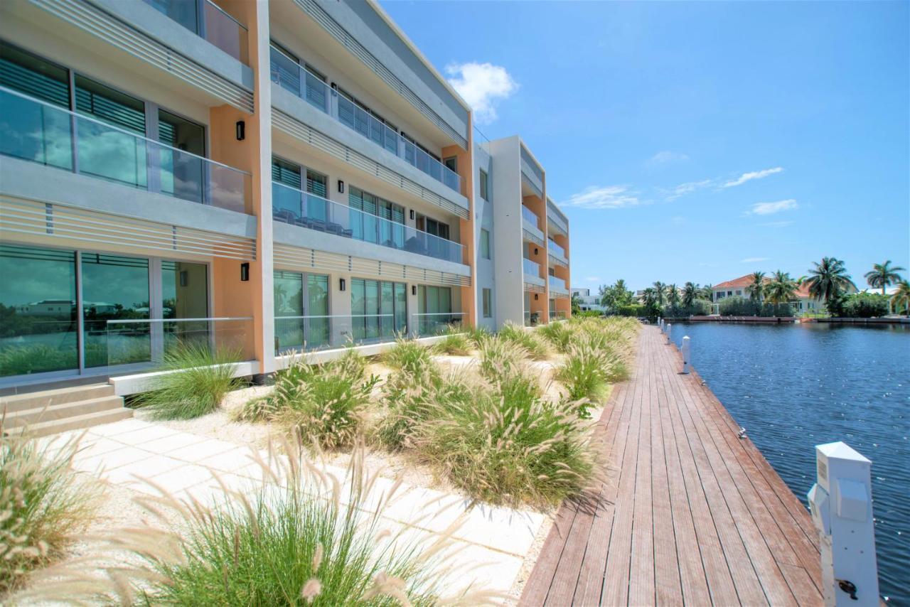 Cayman Luxury Rentals At One Canal Point Джордж Таун Екстериор снимка