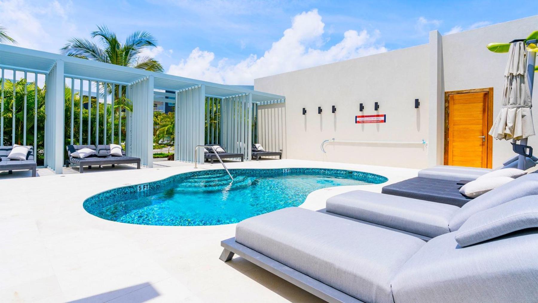 Cayman Luxury Rentals At One Canal Point Джордж Таун Екстериор снимка