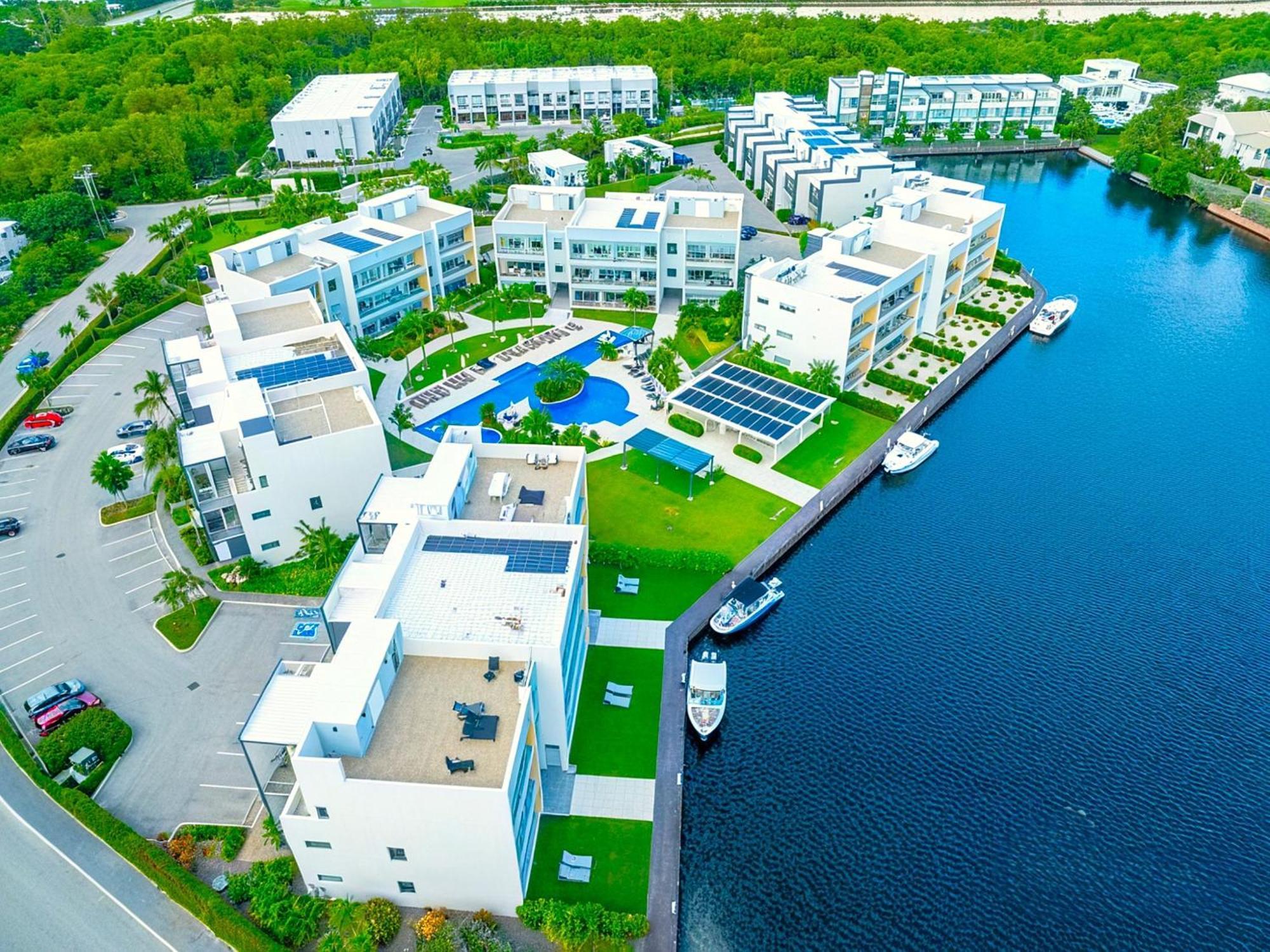 Cayman Luxury Rentals At One Canal Point Джордж Таун Екстериор снимка