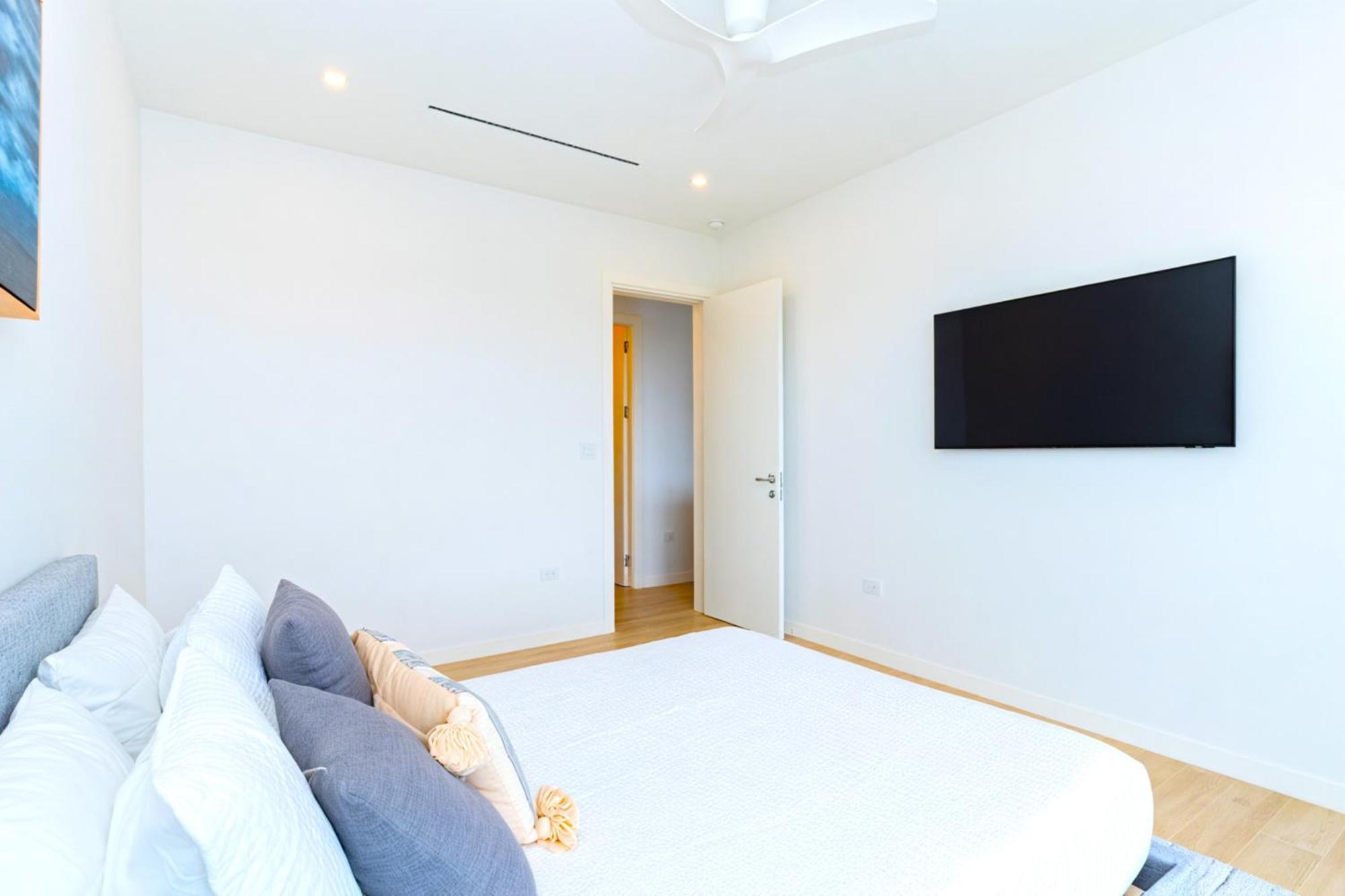 Cayman Luxury Rentals At One Canal Point Джордж Таун Екстериор снимка