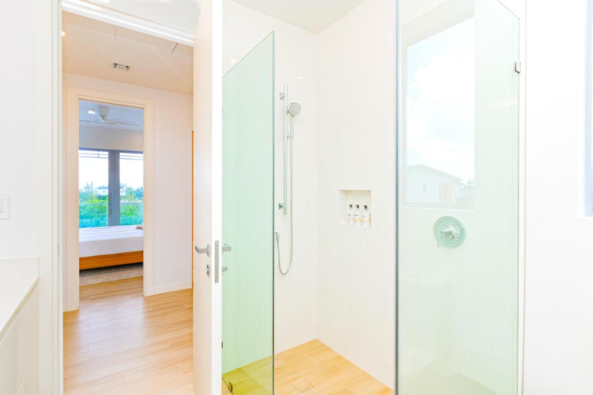 Cayman Luxury Rentals At One Canal Point Джордж Таун Екстериор снимка